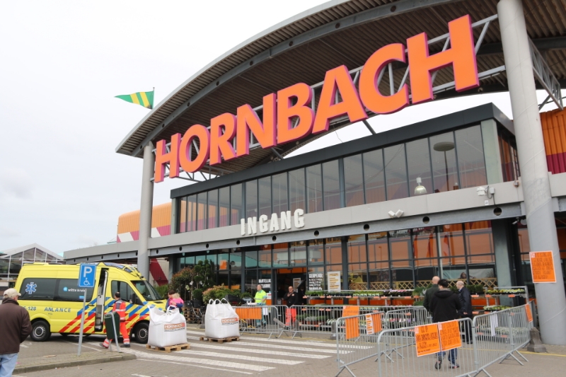 Traumahelikopter ingezet voor incident in Hornbach 'sGravenzandseweg Wateringen Traumahelikopter ingezet voor incident in Hornbach 'sGravenzandseweg Wateringen