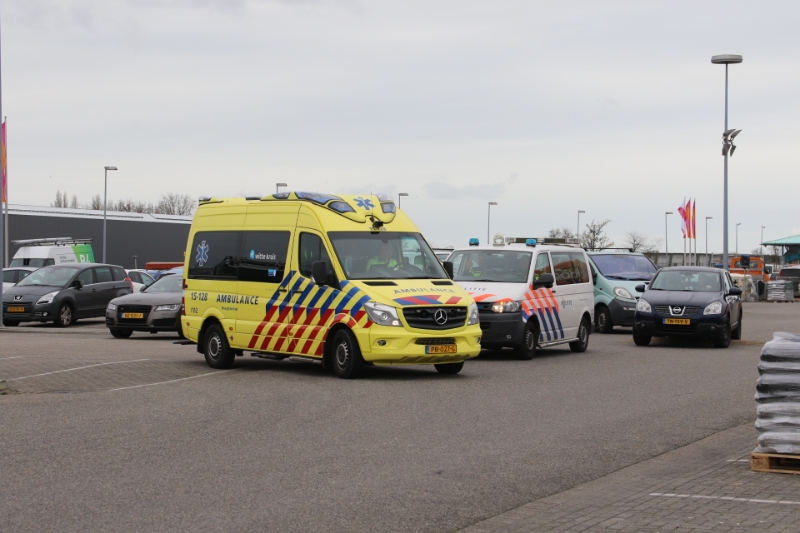 Traumahelikopter ingezet voor incident in Hornbach 'sGravenzandseweg Wateringen Traumahelikopter ingezet voor incident in Hornbach 'sGravenzandseweg Wateringen