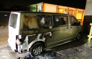 Weer onrustig in Duindorp, busje in brand gestoken Cort van der Lindenpad Den Haag