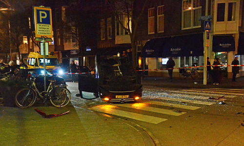 5 april Auto beland op zijn dak bij aanrijding Gentsestraat Den Haag