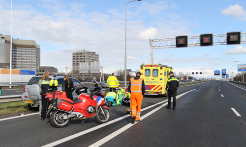 24 februari Motorrijder gewond na aanrijding met auto A4 Den Haag