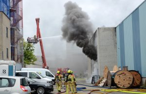 Brandweer heeft handen vol aan grote brand Steenplaetsstraat Rijswijk
