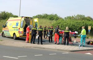 Fietser zwaargewond na aanrijding met auto Zwolsestraat Den Haag