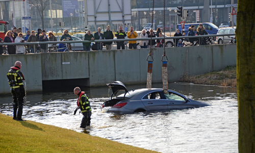 16 maart Auto te water Ypenburgse Boslaan Den Haag