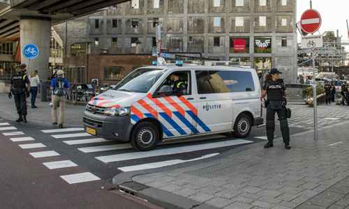 2 september Speciale eenheden doorzoeken auto’s Maashaven Zuidzijde Rotterdam