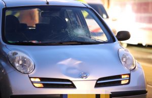 Zwaargewonde na aanrijding tussen auto en voetganger Goeverneurlaan Den Haag