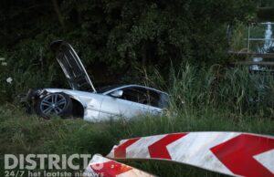 Automobilist aangehouden na te water raken met auto Madepolderweg Den Haag/Monster