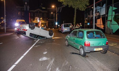 10 mei Auto over de kop Stieltjesstraat Rotterdam