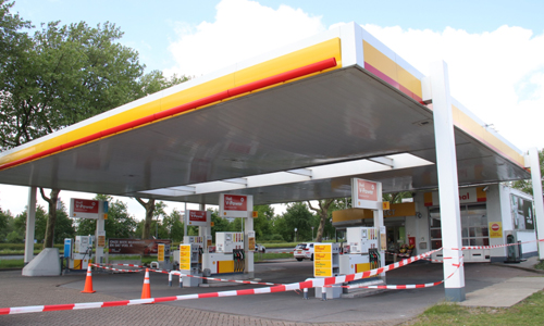 10 mei Tankstation gesloten na loslaten luifel Abraham van Stolkweg Rotterdam