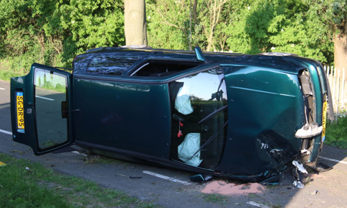 15 mei Auto crasht tegen boom Doenkade Rotterdam