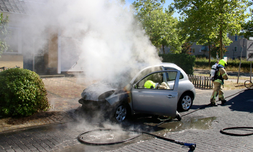 5 juli Autobrand in tuin Stockholm Schiedam