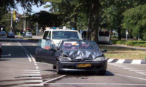 21 juli Flinke aanrijding op berucht kruispunt Borodinlaan Schiedam