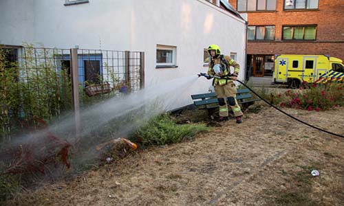 21 juli Brandweer met spoed voor grasbrand Eerste Tuinsingel Schiedam