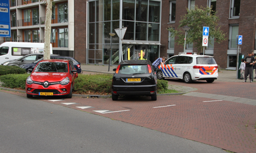 16 september Aanrijding met twee voertuigen eindigt in bossages Burg. Pruissingel Vlaarindingen