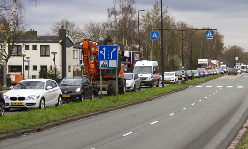 4 april Verkeersdrukte door lekke dieseltank vrachtwagen Marathonweg Vlaardingen