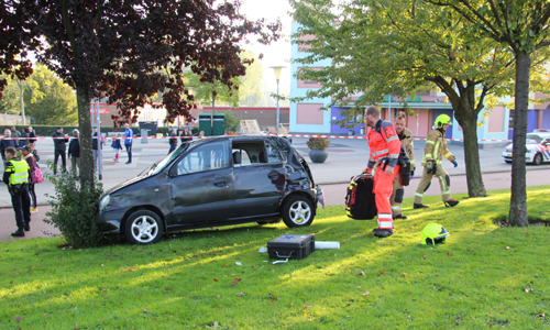 6 oktober Auto botst tegen boom Beukelsweg Rotterdam