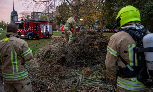 15 oktober Brand in stapel gras Burgemeester Stulemeijerlaan Schiedam