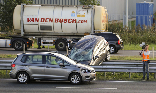 18 oktober Over de kop achterste voren op vangrail A15 Pernis