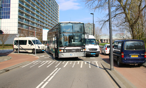 11 april Aanrijding tussen bus en taxibusje Zwaluwenlaan Vlaardingen