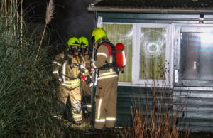 30 december Veel schade na brand tegen gevel tuinhuis Vijfsluizen Schiedam