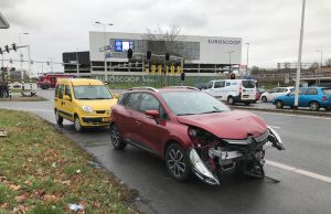 Aanrijding tussen drie voertuigen oprit A20 Schiedam