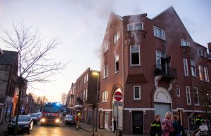 Brandweer redt kat uit brandende woning Tielman Oemstraat Schiedam