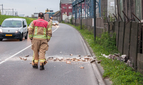 22 april Deel van pand dreigt in te storten Vulcaanweg Vlaardingen