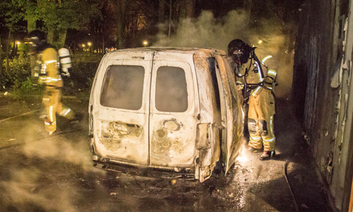 29 april Auto volledig uitgebrand van Baerlestraat Vlaardingen
