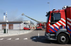 Zeer grote brand in bedrijfspand Willingestraat Rotterdam
