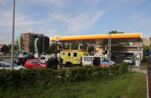 Auto klapt in zijkant andere auto Vlaardingerdijk Schiedam