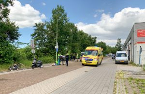 Fietsster gewond na aanrijding met scooter Energieweg Vlaardingen