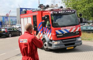 Massale inzet voor scheepsbrand Nieuwe Waterwegstraat Schiedam