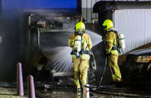 Felle brand verwoest bestelbus Veilingweg Rotterdam