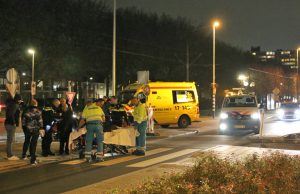 Voetgangster aangereden door auto op zebrapad Burgemeester van Haarenlaan Schiedam