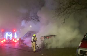 Auto in lichterlaaie Olivier van Noortstraat Schiedam