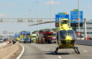 A20 dicht door gekantelde auto Rotterdam