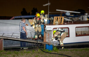 Brand aan boord van binnenvaartschip Voorhavenkade Schiedam