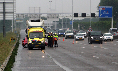 17 juni Auto geschept door vrachtwagen A20 Schiedam