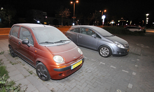 8 juli Baldadige jeugd spuit voertuigen onder Ringvaart Schiedam
