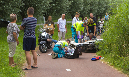 23 juli Twee gewonden bij scooter aanrijding Broekpolderweg Vlaardingen