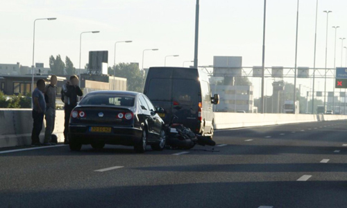 25 augustus Lange file door aanrijding tussen auto en motor afslag Spaanse Polder Schiedam