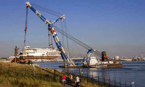 25 augustus Deel Scheveningse pier aangekomen bij slopers Maassluissedijk Vlaardingen