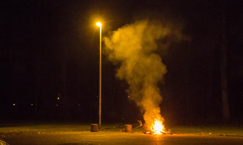 27 december Kerstbomen in brand op skatebaan Lissabonweg Vlaardingen