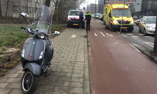 18 januari Gewonde na aanrijding tussen scooter en auto Zwaluwlaan Schiedam