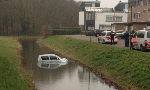 8 februari Auto te water na vergeten handrem Bieslookveld Schiedam