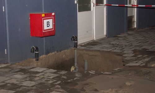 12 februari Flink gat in wegdek door waterbreuk Lissabonweg Vlaardingen