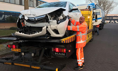 13 februari Flinke schade bij aanrijding Koolhovenstraat Schiedam