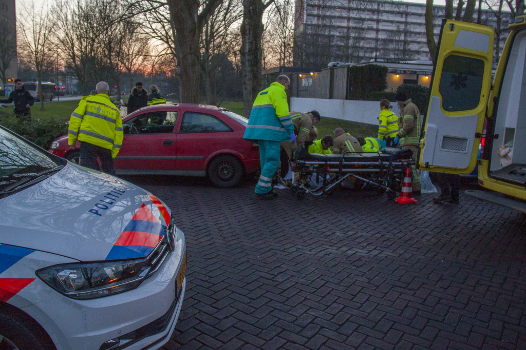 13 februari Hulpdiensten rukken uit voor een onwelwording Anna van Saksenweg Vlaardingen