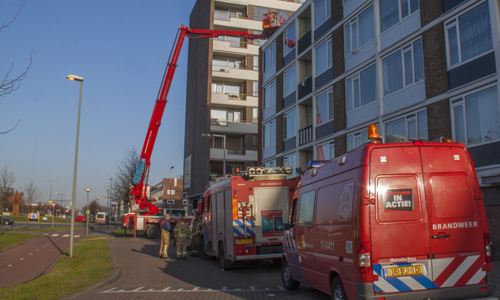 14 februari Brandweer doet onderzoek naar roet in woning Burgermeester van Haarenlaan Schiedam