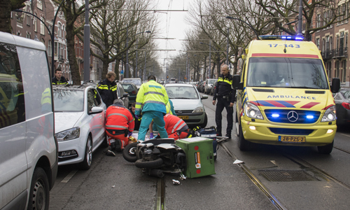 19 februari Bestuurder van bezorgscooter zwaargewond Mathenesserlaan Rotterdam